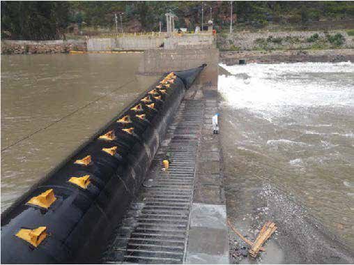Compuerta neumática (rubber dam) en operación